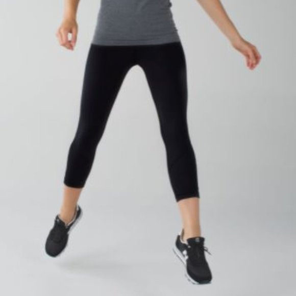 LULULEMON ATHLETICA Black legging (~22inch inseam) - Picture 1 of 7